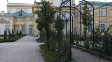Wilanow Sarayı veya Wilanowski Palace, Varşova, Polonya Wilanow semtinde yer alan Kraliyet Saray gibi. Wilanow Sarayı Polands bölümleri ve iki Dünya Savaşı atlattı.