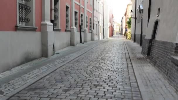 Oude straat in Poznan. Poznan (Posen) is een stad in het Poolse woiwodschap Groot-Polen, gelegen in de powiat Warta.. — Stockvideo