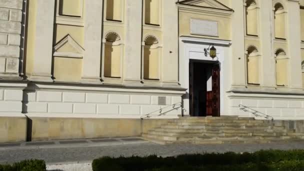 St joseph Kirche - die entblößten Karmeliten in Posen. Poznan ist eine Stadt an der Warta im westlichen Mittelpolen, in der Region Wielkopolska (Großpolen)). — Stockvideo
