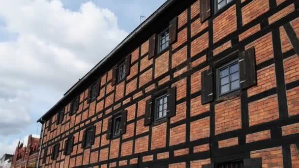 O Old Port Granary construído em 1835 em Bydgoszcz. Bydgoszcz (Bromberg, Bydgostia) é uma cidade localizada no norte da Polônia, nos rios Brda e Vistula. Bydgoszcz é a oitava maior cidade da Polônia . — Vídeo de Stock