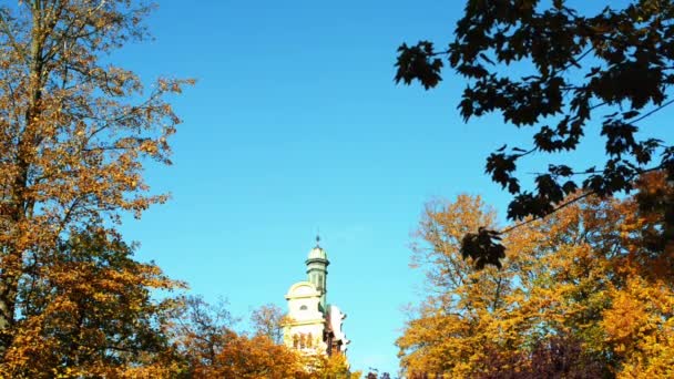 Sopot, evangeliska kyrkan frälsare (1913-19, båge. Adolf Bielefeldt). Sopot (Zoppot) är en kuststad resort i östliga Pomerania på den södra sidan av Östersjön i norra Polen. — Stockvideo