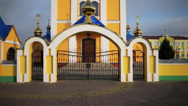 Igreja Ortodoxa da Intercessão da Virgem Santa. Ivanava (Ivanovo, Janow Poleski) é uma cidade da Bielorrússia localizada na região de Brest, distrito de Ivanava. . — Vídeo de Stock