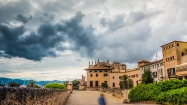 Timelapse: yaygın La Seu anılacaktır katedral Della Palma, daha fazla olduğunu önceden varolan bir Arap Camii sitede inşa Palma, Majorca, İspanya, içinde bulunan Gotik Roman Katolik Katedrali.