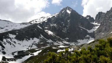 Lomnicky stit, Slovakya'nın yüksek tatras dağlarda en çok ziyaret edilen ve yüksek dağ zirveleri biridir.