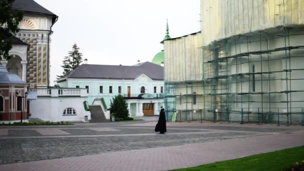 Ławra Trójcy św. Sergiusza jest najważniejszym rosyjskim klasztorem i duchowym centrum rosyjskiej cerkwi prawosławnej. Sergiew Posad, Rosja. — Wideo stockowe