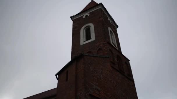 Εκκλησία της Κοιμήσεως της Θεοτόκου και του Αγίου Αντωνίου στην Gniezno, Πολωνία - κατοικούνται από το είχαν Φραγκισκανών Friars του η επαρχία του Γκντανσκ πρόωρη εκκλησία, Ίδρυμα Premysl ΙΙ. — Αρχείο Βίντεο