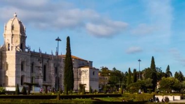Timelapse: Belem yaya yolu yakınında karşı Deniz Feneri. Belem, adı Portekizce'de Bethlehem kelimesinden türetilmiştir ve Lizbon Belediyesi'nin en güneybatısındaki sivil bucaktır.