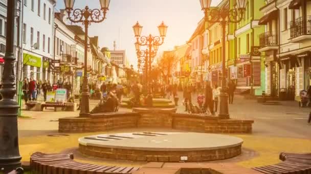 BREST, BELARUS - 3 AVRIL 2016 : Timelapse : rue Sovetskaya. Autrefois aussi Brest-on-the-Bug et Brest-Litovsk, à la frontière avec la Pologne, ville de Terespol, où les rivières Bug et Mukhavets se rencontrent . — Video