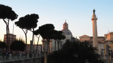Trajans sütun, Basilica Ulpia ve çoğu kilise Kutsal Adı Mary Trajan Forumu Roma, İtalya.