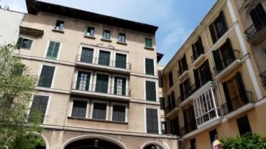 Palma, Mayorka 4k Plaza Marques Palmer kök ve Placa Major. Palma İspanya'nın Balear Adaları özerk topluluğunun başkenti ve en büyük şehridir.