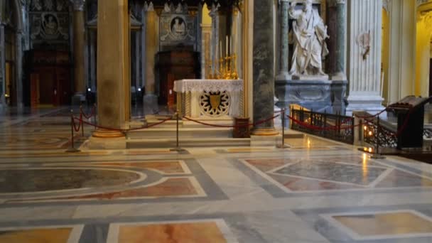 ROME, ITALIE - 23 JANVIER 2015 : L'Archibasilique pontificale Saint-Jean de Latran ou simplement la basilique du Latran, est l'église cathédrale de Rome et siège épiscopal officiel de l'évêque de Rome, le Pontife Romain . — Video