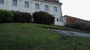 Su Kapısı ve Grudziadz'daki tahıl ambarı. Grudziadz (Graudenz, Graudentum), Polonya'nın kuzeyinde, Vistula Nehri üzerinde yer alan bir şehirdir. Kuyavian-Pomeranian Voivodeship bölgesinde yer almaktadır.