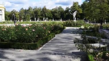 Wilanow Sarayı veya Wilanowski Palace, Varşova, Polonya Wilanow semtinde yer alan Kraliyet Saray gibi. Wilanow Sarayı Polands bölümleri ve iki Dünya Savaşı atlattı.