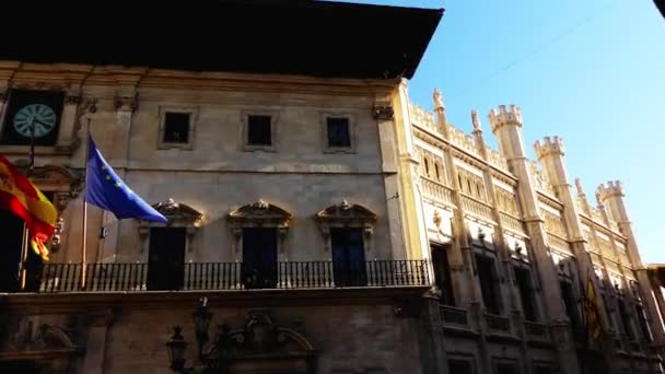 Fachada del Ayuntamiento de Palma de Mallorca. Palma es la capital y la mayor ciudad de la comunidad autónoma de Baleares en España . — Vídeos de Stock