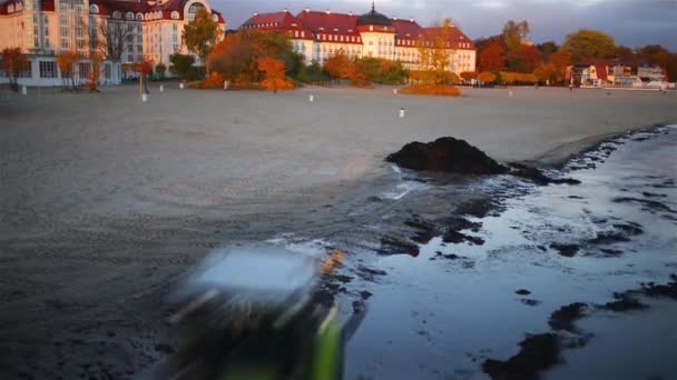 SOPOT, POLAND - OCTOBER 24 2015: Tractor removes algae and debris on coast of Baltic Sea around pier in Sopot. Sopot (Zoppot) is a seaside resort town in Eastern Pomerania in northern Poland. — Stock Video