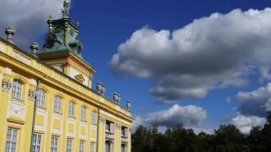 Wilanow Sarayı veya Wilanowski Sarayı yakınında park Wilanow semtinde, Varşova, Polonya yer alan Kraliyet Saray gibi. Wilanow Sarayı Polands bölümleri ve iki Dünya Savaşı atlattı.
