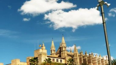 Ramon Llull Palma de Mallorca'da anıt. Ramon Llull bir filozof, mantıkçı, Fransisken Tersiyer ve Mayorka yazar oldu.