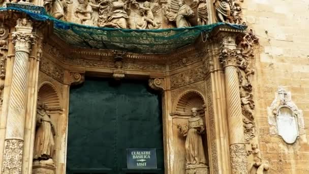 4k Convento de São Francisco de Palma de Maiorca é um grupo formado pela basílica menor de mesmo nome, o claustro e vários edifícios separados. Palma de Maiorca, Ilhas Baleares, Espanha — Vídeo de Stock