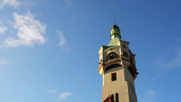 Farol em Sopot - a instalação de navegação na costa polaca do Báltico, localizada em Sopot, Polônia. Construído em 1903 como parte do Instituto Balneológico . — Vídeo de Stock