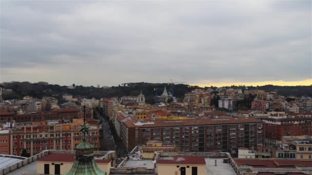 Vue de Saint Pierre au Vatican sur la rue Porta Cavalleggeri, Italie . — Video