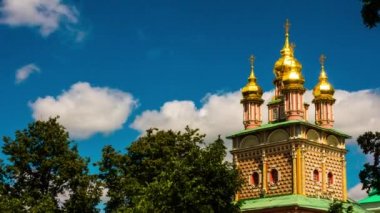 Timelapse 4k Kilisesi St John the Baptist Manastırı Doğu tarafında yer alır. Manastır duvar Aziz Doğu kapısı daha az bulunurdu. Trinity Lavra of St Sergius, Sergiev Posad, Rusya Federasyonu