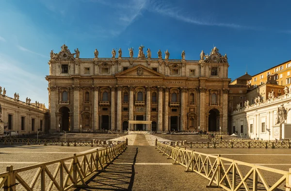 St. Peter Square is large plaza in Vatican City — Stock Photo, Image