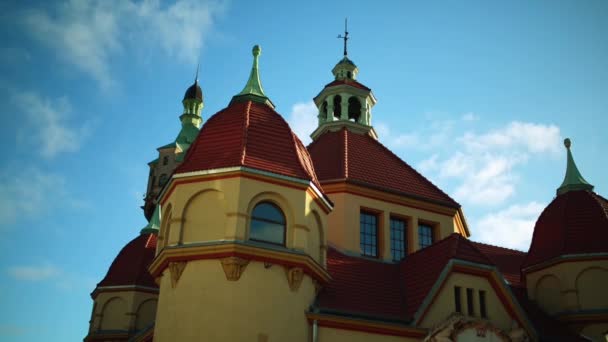 Avdelningen Balneological i Sopot, Polen - ligger i den provinsiella Team för reumatologi dem. Dr Jadwiga Titz-Kosko i Sopot (ul. Grunwaldzka 1/3), ingången till piren. — Stockvideo