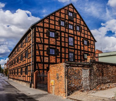 Kırmızı tuğla, eski bina. Bydgoszcz, Polonya