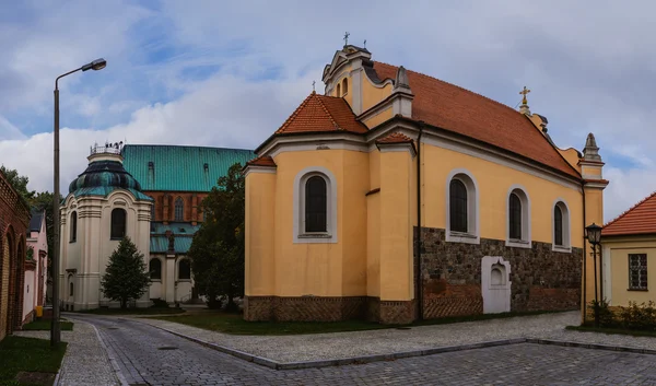 Εκκλησάκι κοντά Βασιλική καθεδρικό ναό, της Gniezno, Πολωνία — Φωτογραφία Αρχείου