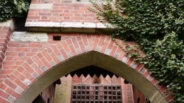 Malbork Cermen sırayla yüzey alanı tarafından dünyanın en büyük Kalesi kalesidir. Bir Ordensburg kale şeklinde Töton Şövalyeleri tarafından Marienburg, Prusya içinde inşa edilmiş.
