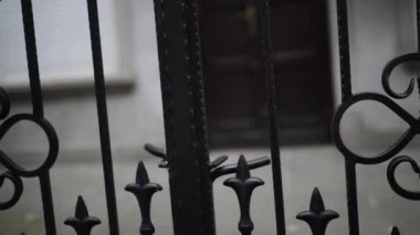 Metal çit Gdansk Mariacka Caddesi üzerinde. Gdansk (Danzig) Polonya Baltık kıyıları, Pomeranian, Polonya asıl liman ve ülkenin en büyük dördüncü metropol merkezinin sermaye kentidir.