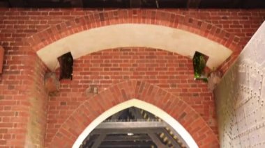 Malbork Cermen sırayla yüzey alanı tarafından dünyanın en büyük Kalesi kalesidir. Bir Ordensburg kale şeklinde Töton Şövalyeleri tarafından Marienburg, Prusya içinde inşa edilmiş.