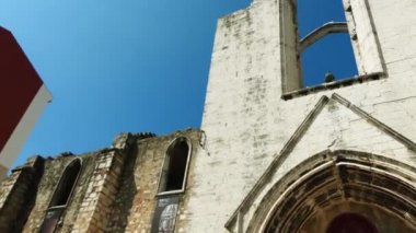 Our Lady of Mount Carmel (Convento da Ordem Carmo) Manastırı bir Portekiz tarihi, dini Santa Maria Maior, Lizbon Belediyesi sivil parish inşa ediyor.