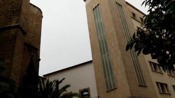 4k Iglesia de Santa Margarita se encuentra en la calle San Miguel, no. 69, en Palma, Islas Baleares, Mallorca, España. Tiene una nave rectangular con capillas laterales y ábside de base rectangular . — Vídeos de Stock