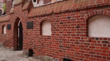 Malbork Cermen sırayla yüzey alanı tarafından dünyanın en büyük Kalesi kalesidir. Bir Ordensburg kale şeklinde Töton Şövalyeleri tarafından Marienburg, Prusya içinde inşa edilmiş.