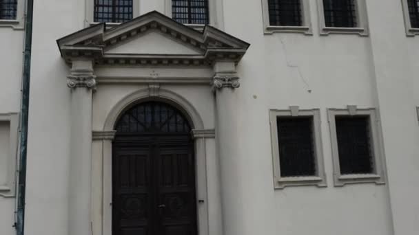 大教堂的圣母玛利亚和圣阿德尔伯特是假设的在格涅兹诺，波兰的哥特式大教堂. — 图库视频影像