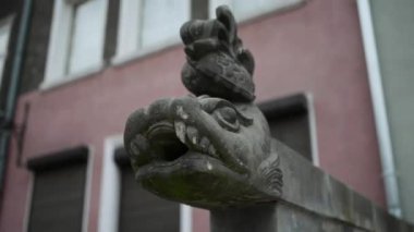 Gdansk Mariacka Caddesi üzerinde bir ejderha drenaj. Gdansk (Danzig) Polonya Baltık kıyıları, Pomeranian, Polonya asıl liman ve countrys en büyük dördüncü metropol merkezinin başkenti şehirdir