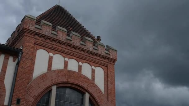 Old building of red brick. Bydgoszcz (Bromberg, Bydgostia) is a city located in northern Poland, on the Brda and Vistula rivers. — Stock Video