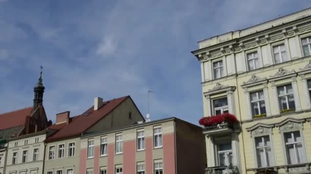 Piazza del Mercato della Città Vecchia a Bydgoszcz. Bydgoszcz (Bromberg, Bydgostia) è una città della Polonia settentrionale, sui fiumi Brda e Vistola. È stata sede della contea di Bydgoszcz, del voivodato della Kuyavia-Pomerania. . — Video Stock