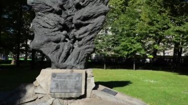 Poznan'daki İmparatorluk Kalesi yakınlarındaki anıt, halk arasında Zamek olarak da adlandırılan Polonya'daki saraydır. 1910 yılında Schwechten tarafından Alman İmparatoru William Ii için inşa edilmiştir.