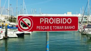 Lizbon, Portekiz Belem marina banliyösünde balıkçılık yasaklayan işareti,.