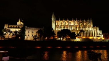 Timelapse 4k: katedral Santa Maria, Palma, daha yaygın La Seu anılacaktır olduğunu Palma, Majorca, İspanya, önceden varolan bir Arap Camii sitede inşa içinde bulunan Gotik Roman Katolik Katedrali.