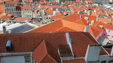 Lizbon Panorama. Lizbon Portekiz 'in başkentidir. Avrupa 'nın en batı başkenti konumundadır. Lizbon, Atlantik Okyanusu ve Tagus Nehri üzerindeki Batı İber Yarımadası 'nda yer alır..