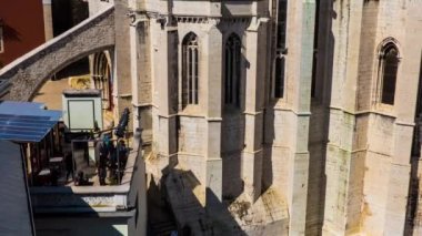 Timelapse 4k: Mount Carmel Our Lady Manastırı (Convento da Ordem do Carmo) Lizbon belediyesi Santa Maria Maior sivil bucak bir Portekizce tarihi, dini bina.