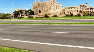 Genellikle La Seu adlandırılan katedral Della Palma, daha fazla olduğunu önceden varolan bir Arap Camii sitede inşa Palma, Majorca, İspanya, içinde bulunan Gotik Roman Katolik Katedrali.