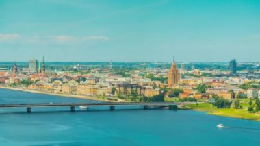 Timelapse 4k: başkenti ve en büyük şehri Letonya Riga olduğunu. Riga Baltık ülkelerinin en büyük şehridir. Şehrin Daugava ağzında Riga Körfezi üzerinde yatıyor.