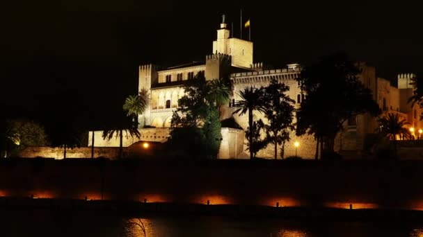 Timelapse: Kathedraal van Santa Maria van Palma, meer bekend als La Seu, is rooms-katholieke gotische kathedraal in Palma, Mallorca, Spanje, gebouwd op de site van een reeds bestaande Arabische moskee. — Stockvideo