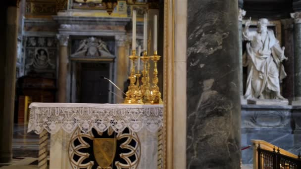 Roma, İtalya - 23 Ocak 2015: Papa'nın Archbasilica, St. John Lateran veya sadece Lateran Bazilikası, katedral Roma Kilisesi ve resmi piskoposluk koltuk Bishop of Rome, Roma Papa olduğunu. — Stok video