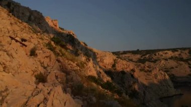 Maslenica köprüdür Maslenica Boğazı Zadar, Hırvatistan, Hırvat A1 otobanı taşıyan kuzeyinde Adriyatik Denizi kapsayan 377.6 m uzun betonarme kemer köprü.