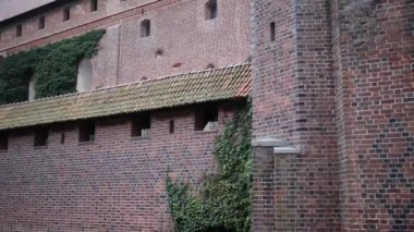 Malbork Cermen sırayla yüzey alanı tarafından dünyanın en büyük Kalesi kalesidir. Bir Ordensburg kale şeklinde Töton Şövalyeleri tarafından Marienburg, Prusya içinde inşa edilmiş.